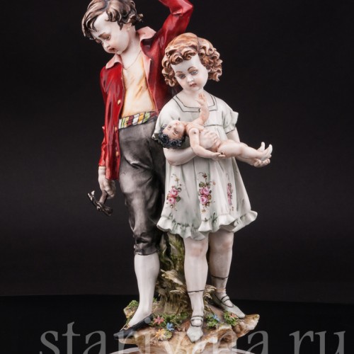 Фигурка из фарфора "Сломанная кукла" Capodimonte, Италия, вт. пол. 20 в.