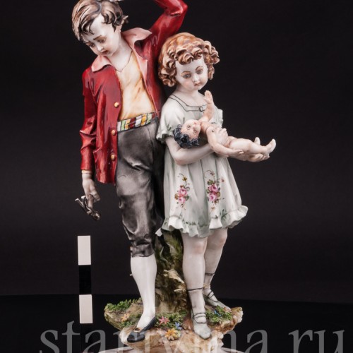 Фигурка из фарфора "Сломанная кукла" Capodimonte, Италия, вт. пол. 20 в.