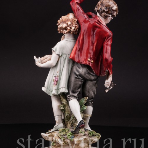 Фигурка из фарфора "Сломанная кукла" Capodimonte, Италия, вт. пол. 20 в.