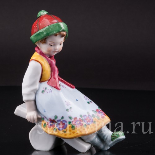 Фигурка из фарфора Девочка на качелях E. A. Muller, Германия, 1890-27 ГГ.