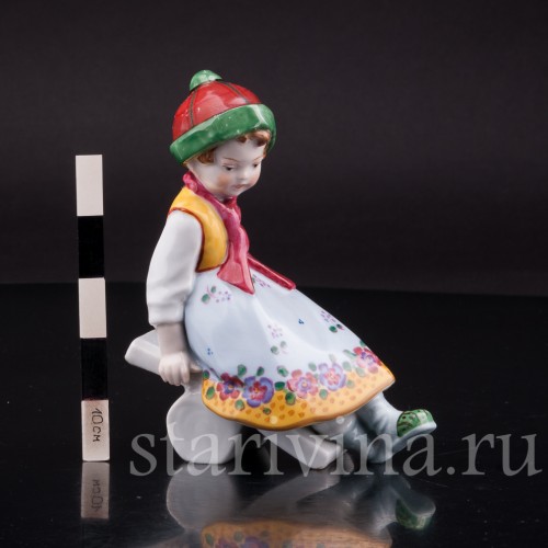 Фигурка из фарфора Девочка на качелях E. A. Muller, Германия, 1890-27 ГГ.