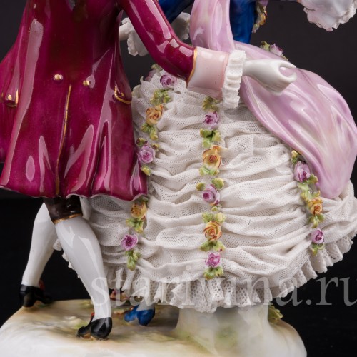 Фарфоровая статуэтка Балерина Камарго с кавалером, кружевная, Volkstedt, Германия, до 1935 года.