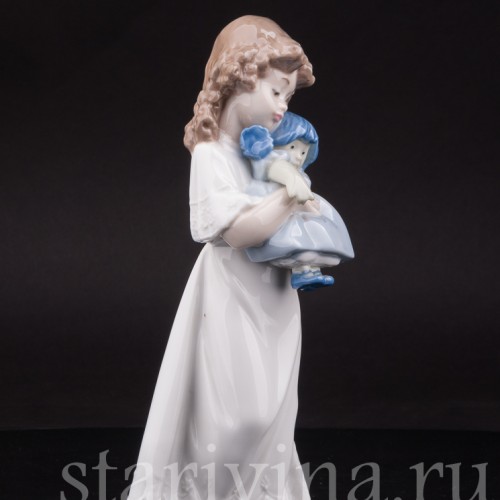 Фигурка из фарфора Девочка с куклой, NAO, Испания, 1989 год.