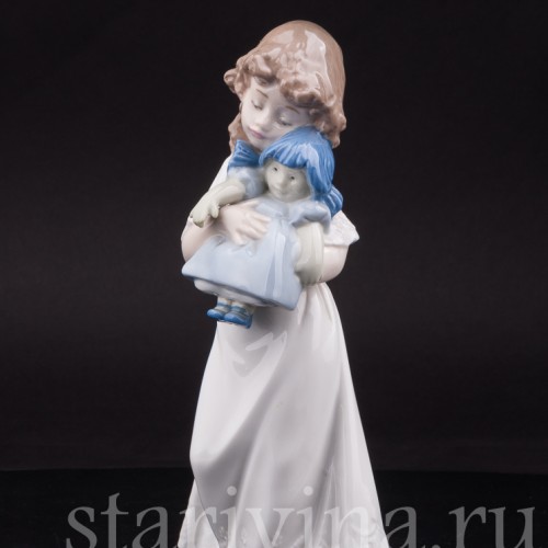Фигурка из фарфора Девочка с куклой, NAO, Испания, 1989 год.