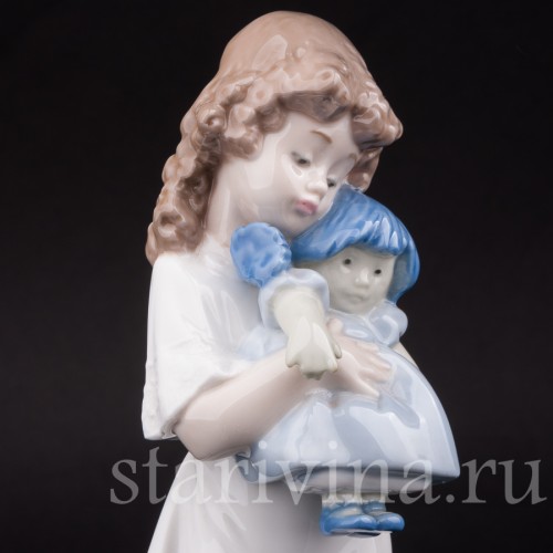 Фигурка из фарфора Девочка с куклой, NAO, Испания, 1989 год.