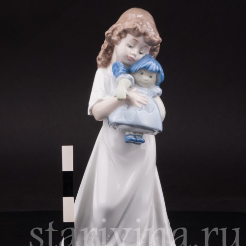 Фигурка из фарфора Девочка с куклой, NAO, Испания, 1989 год.