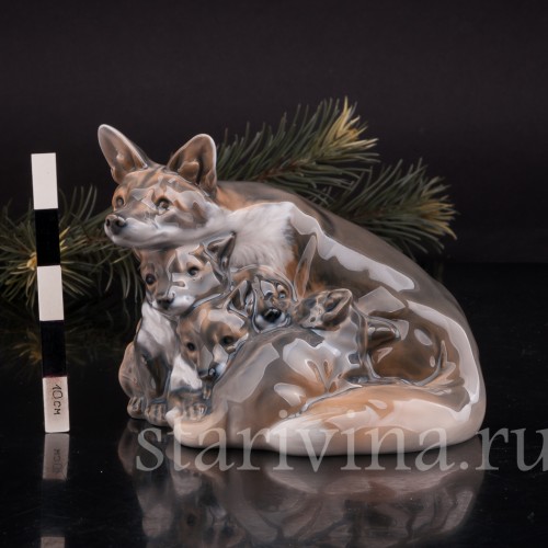 Фарфоровая статуэтка Лиса с лисятами, Royal Copenhagen, Дания, 1969-73 гг.