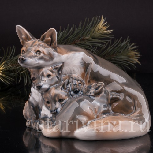 Фарфоровая статуэтка Лиса с лисятами, Royal Copenhagen, Дания, 1969-73 гг.