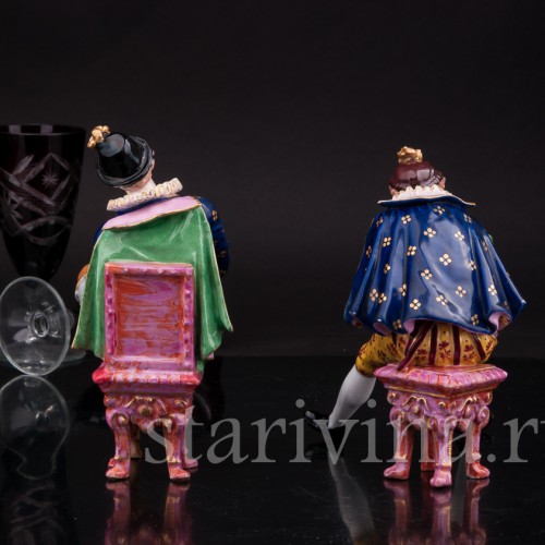 Антикварная фарфоровая композиция Кавалеры, играющие в бильбоке, Франция, кон. 19 - нач. 20 вв.