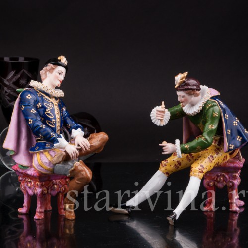 Антикварная фарфоровая композиция Кавалеры, играющие в бильбоке, Франция, кон. 19 - нач. 20 вв.