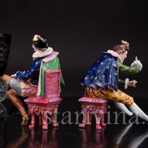 Антикварная фарфоровая композиция Кавалеры, играющие в бильбоке, Франция, кон. 19 - нач. 20 вв.