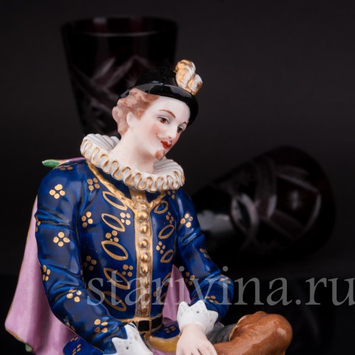 Антикварная фарфоровая композиция Кавалеры, играющие в бильбоке, Франция, кон. 19 - нач. 20 вв.