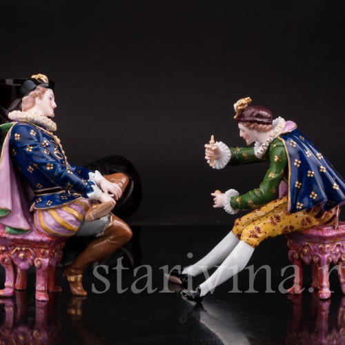Антикварная фарфоровая композиция Кавалеры, играющие в бильбоке, Франция, кон. 19 - нач. 20 вв.