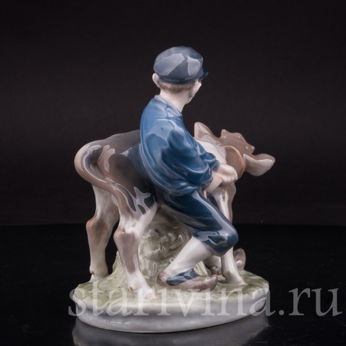Фарфоровая статуэтка Мальчик с бычком, Royal Copenhagen, Дания, 1970 гг.