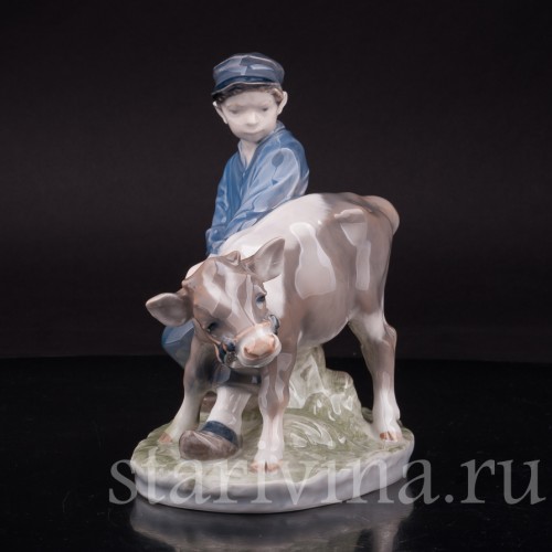 Фарфоровая статуэтка Мальчик с бычком, Royal Copenhagen, Дания, 1970 гг.