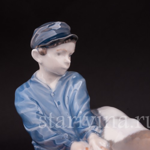 Фарфоровая статуэтка Мальчик с бычком, Royal Copenhagen, Дания, 1970 гг.