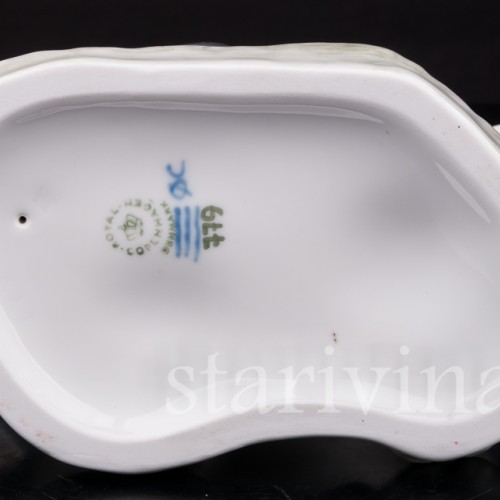 Статуэтка из фарфора Девушка поящая телёнка, Royal Copenhagen, Дания, 1969-74 гг.