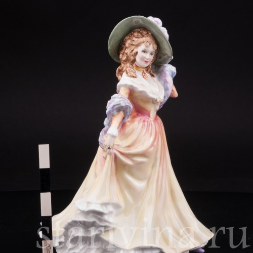 Статуэтка из фарфора Девушка в шляпке с перстнем, Royal Doulton, Великобритания, 1992 год.