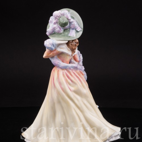 Статуэтка из фарфора Девушка в шляпке с перстнем, Royal Doulton, Великобритания, 1992 год.