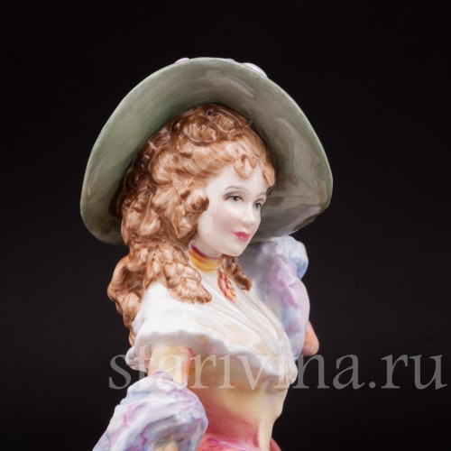 Статуэтка из фарфора Девушка в шляпке с перстнем, Royal Doulton, Великобритания, 1992 год.