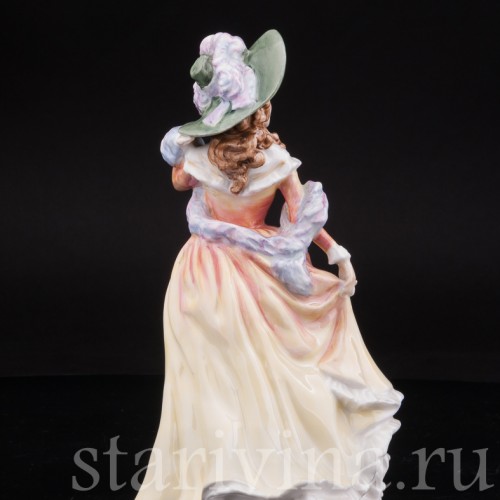 Статуэтка из фарфора Девушка в шляпке с перстнем, Royal Doulton, Великобритания, 1992 год.