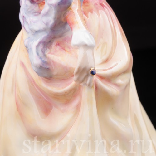 Статуэтка из фарфора Девушка в шляпке с перстнем, Royal Doulton, Великобритания, 1992 год.