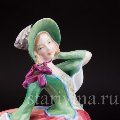 Фарфоровая статуэтка "Осенний ветерок", девушка с муфтой , Royal Doulton, Великобритания, пер. пол. 20 в.