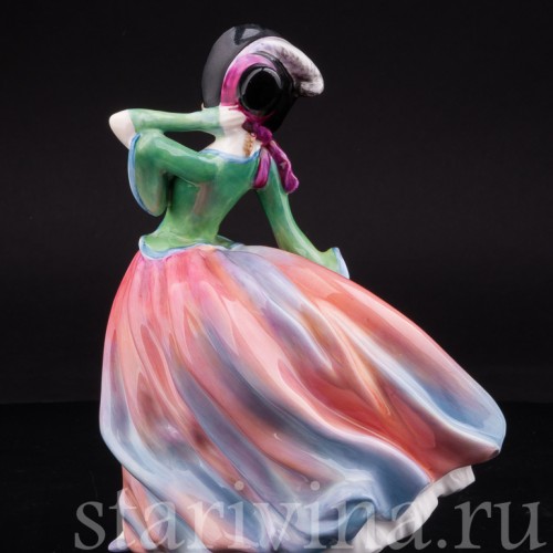Фарфоровая статуэтка "Осенний ветерок", девушка с муфтой , Royal Doulton, Великобритания, пер. пол. 20 в.