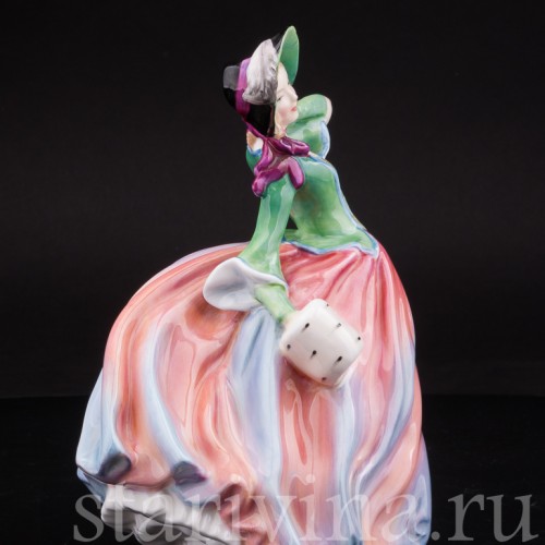Фарфоровая статуэтка "Осенний ветерок", девушка с муфтой , Royal Doulton, Великобритания, пер. пол. 20 в.