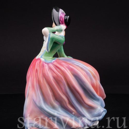 Фарфоровая статуэтка "Осенний ветерок", девушка с муфтой , Royal Doulton, Великобритания, пер. пол. 20 в.