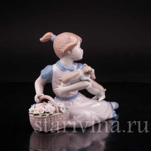 Фигурка из фарфора Девочка со щенками, Nadal, Испания, вт. пол. 20 в.