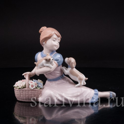 Фигурка из фарфора Девочка со щенками, Nadal, Испания, вт. пол. 20 в.
