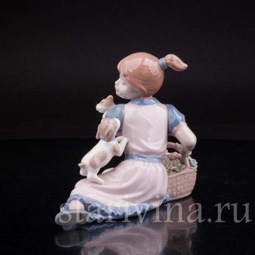 Фигурка из фарфора Девочка со щенками, Nadal, Испания, вт. пол. 20 в.