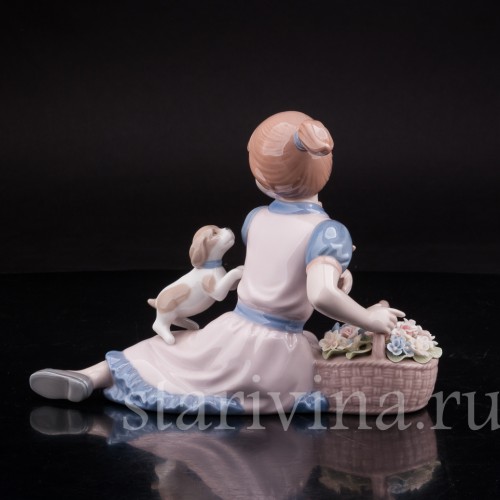 Фигурка из фарфора Девочка со щенками, Nadal, Испания, вт. пол. 20 в.