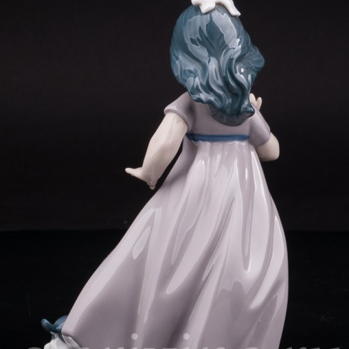 Фарфоровая статуэтка Девочка со щенком, NAO, Испания, вт. пол. 20 в.