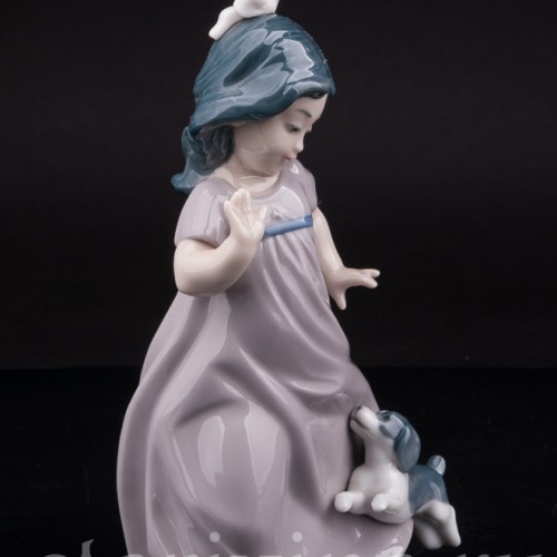 Фарфоровая статуэтка Девочка со щенком, NAO, Испания, вт. пол. 20 в.