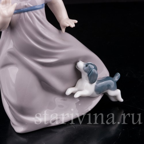 Фарфоровая статуэтка Девочка со щенком, NAO, Испания, вт. пол. 20 в.
