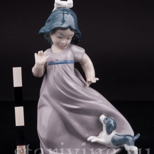 Фарфоровая статуэтка Девочка со щенком, NAO, Испания, вт. пол. 20 в.