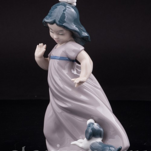 Фарфоровая статуэтка Девочка со щенком, NAO, Испания, вт. пол. 20 в.