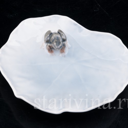 Фигурка из фарфора Лягушка на тарелке, миниатюра, Royal Copenhagen, Дания, 1980 гг.