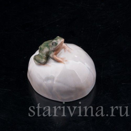 Фигурка из фарфора Лягушка на камне, миниатюра, Royal Copenhagen, Дания, 1962 год.