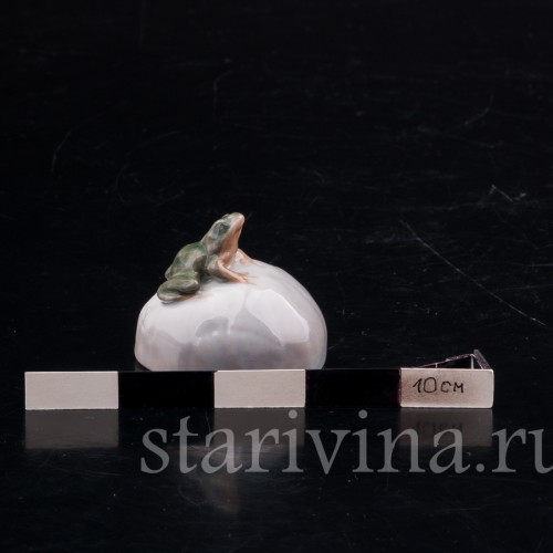 Фигурка из фарфора Лягушка на камне, миниатюра, Royal Copenhagen, Дания, 1962 год.