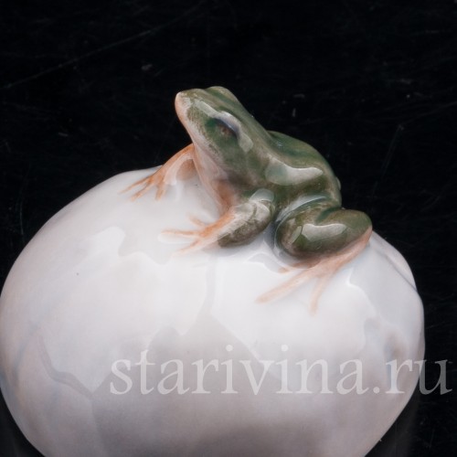 Фигурка из фарфора Лягушка на камне, миниатюра, Royal Copenhagen, Дания, 1962 год.