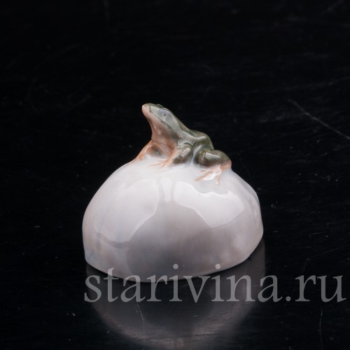 Фигурка из фарфора Лягушка на камне, миниатюра, Royal Copenhagen, Дания, 1962 год.