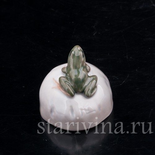 Фигурка из фарфора Лягушка на камне, миниатюра, Royal Copenhagen, Дания, 1962 год.