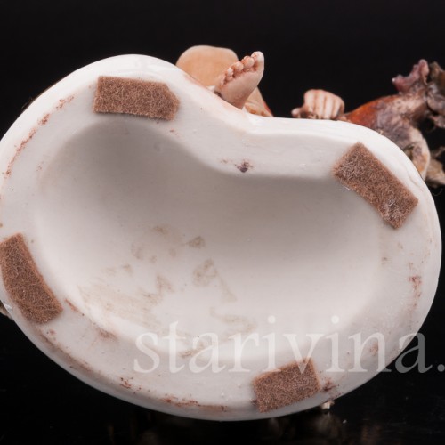 Фарфоровая статуэтка девушки Аллегория осени, Capodimonte, Италия, сер., вт пол. 20 века.