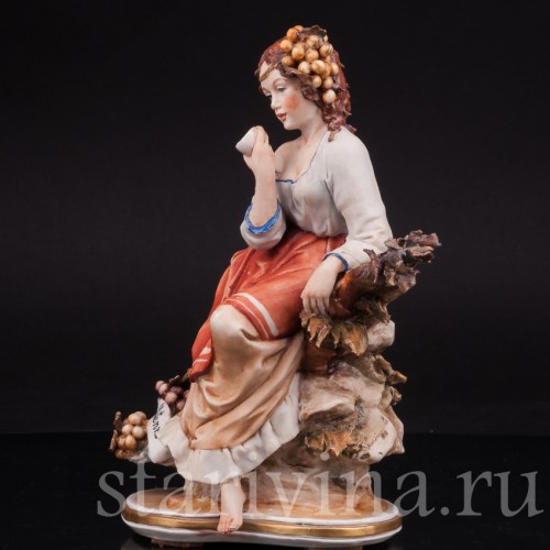 Фарфоровая статуэтка девушки Аллегория осени, Capodimonte, Италия, сер., вт пол. 20 века.