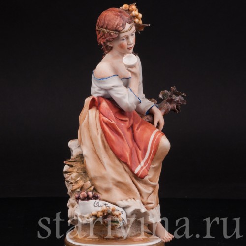 Фарфоровая статуэтка девушки Аллегория осени, Capodimonte, Италия, сер., вт пол. 20 века.