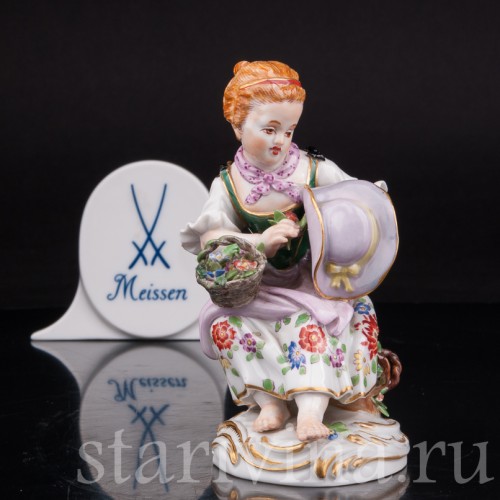 Антикварная фарфоровая статуэтка Девочка с корзинами цветов Meissen, Германия, 1990 год.