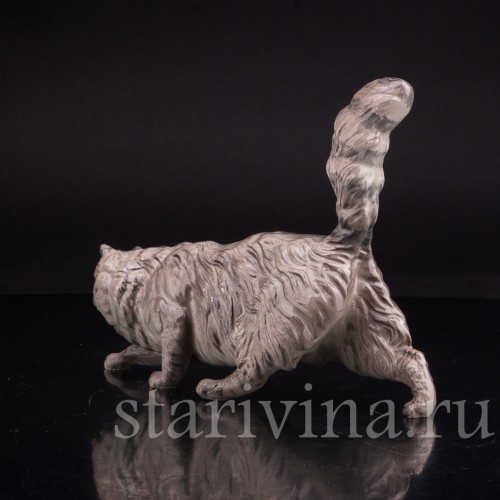 Фигурка из фарфора Крадущийся кот, Royal Doulton, Великобритания, вт. пол. 20 в.